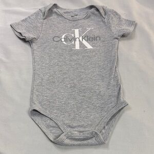 Calvin Klein - Short Sleeve Heather Grey Baby Bodysuit